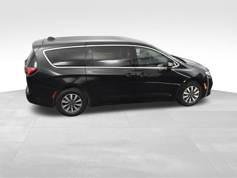 Used 2024 Chrysler Pacifica Limited FWD image 33