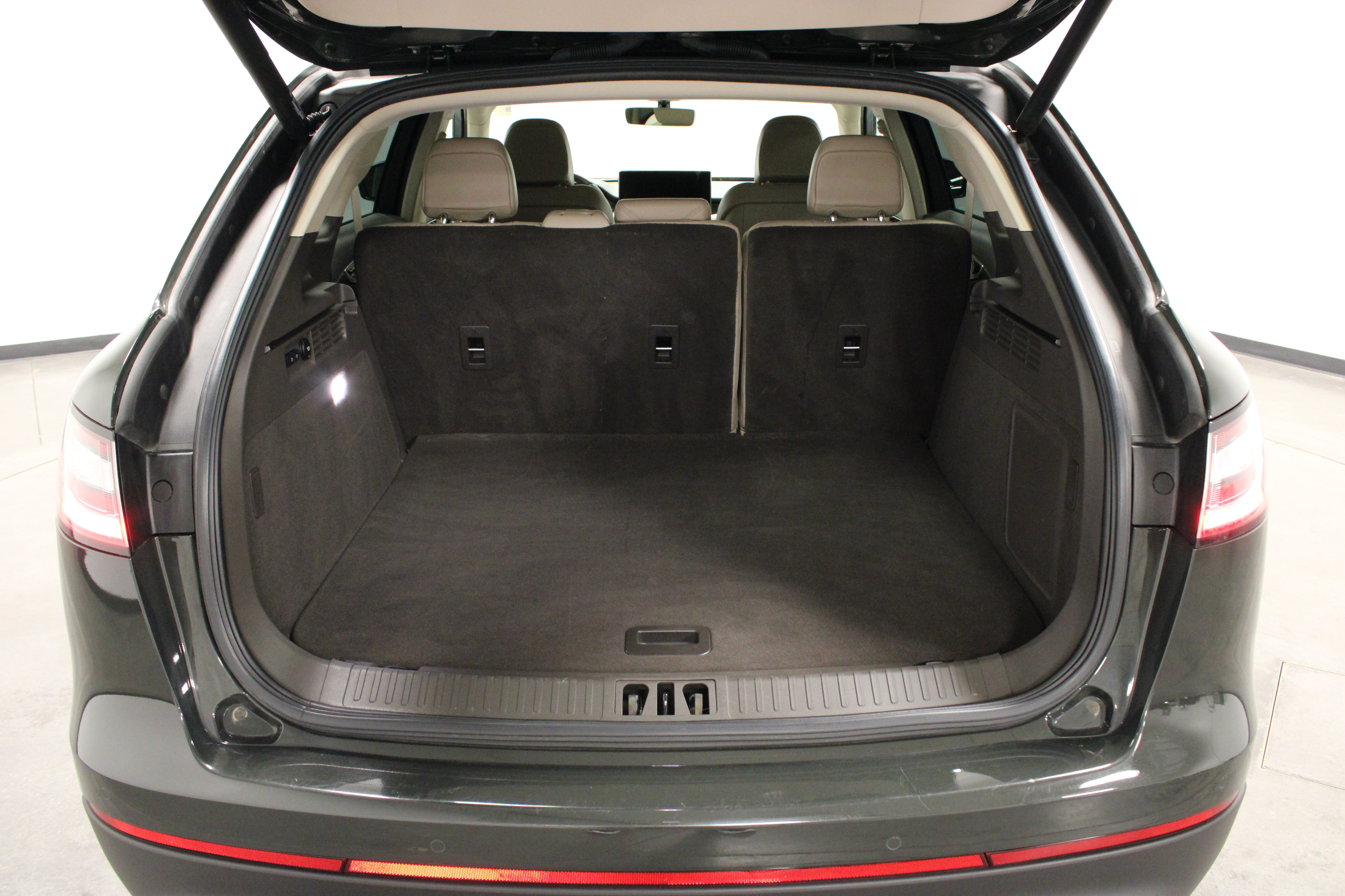Used 2022 Lincoln Nautilus Reserve AWD/4WD image 13