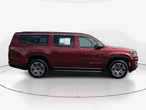 Used 2023 Jeep Wagoneer L Series II AWD/4WD image 5