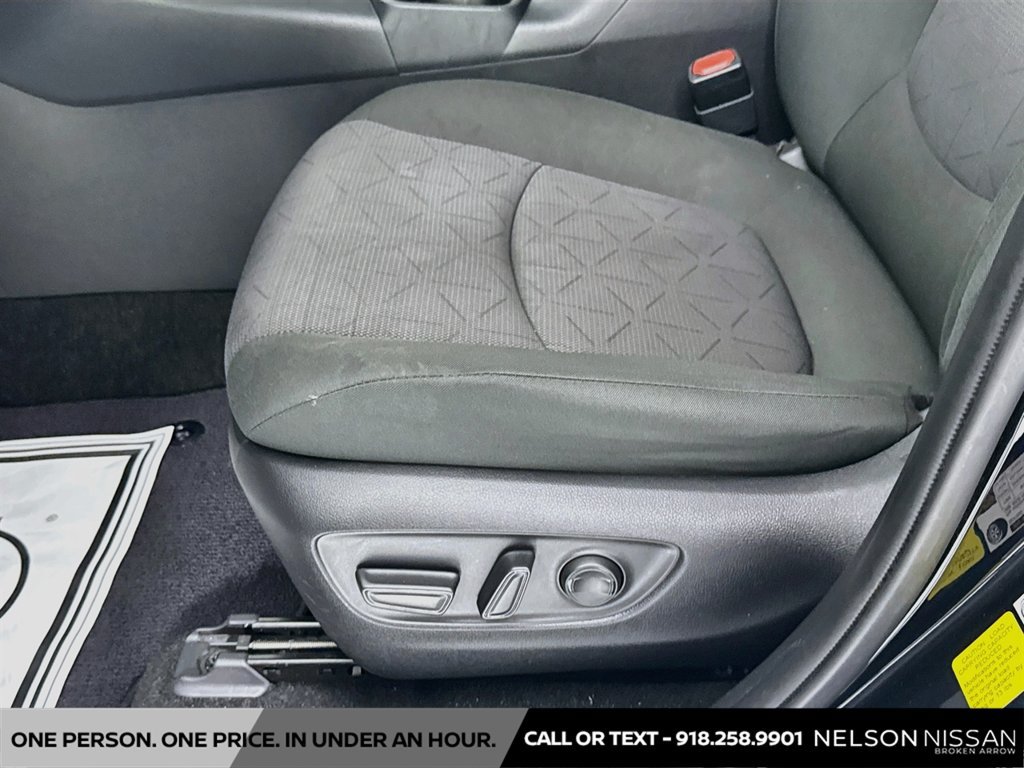 Used 2020 Toyota RAV4 XLE FWD image 18