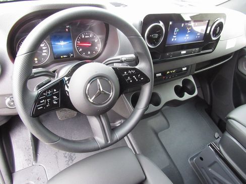 New 2025 Mercedes-Benz Sprinter 2500 image 33