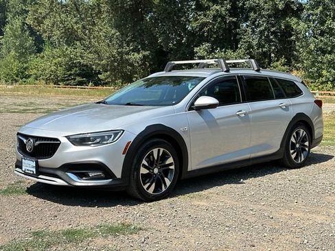 Used 2018 Buick Regal Preferred w/ Sights and Sounds Package AWD/4WD image 32