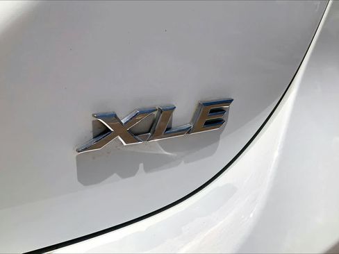 Used 2018 Toyota Camry XLE FWD image 10