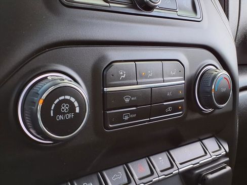 Used 2024 Chevrolet Silverado 2500 Custom w/ Custom Value Package image 18