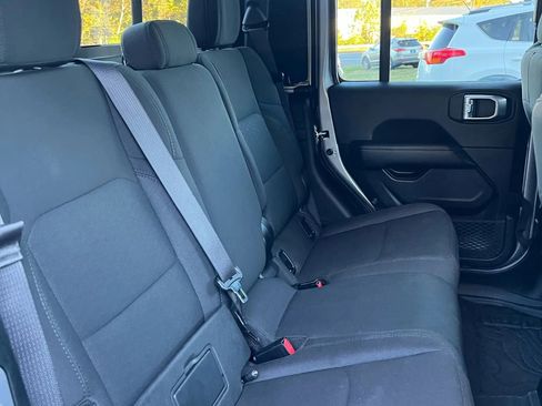 Used 2020 Jeep Gladiator Overland image 23