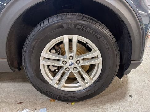 Used 2022 Ford Explorer XLT image 36