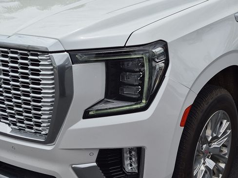 Used 2022 GMC Yukon Denali AWD/4WD image 6