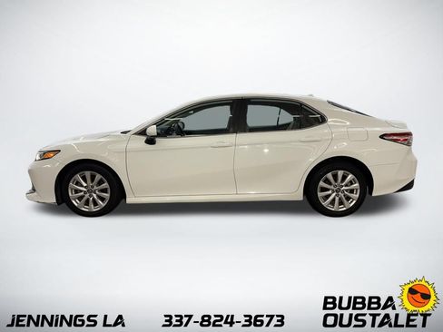 Used 2019 Toyota Camry LE FWD image 2