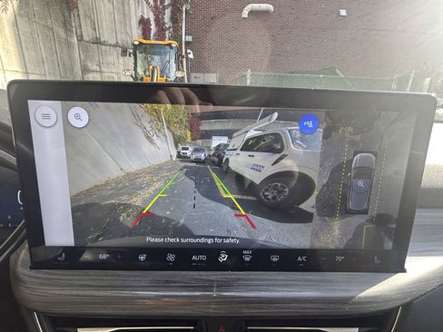 Used 2023 Ford Escape Platinum AWD/4WD image 17