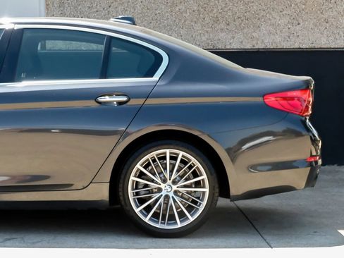 Used 2018 BMW 530i RWD image 16