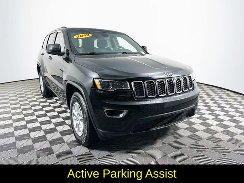 Used 2019 Jeep Grand Cherokee Laredo image 3