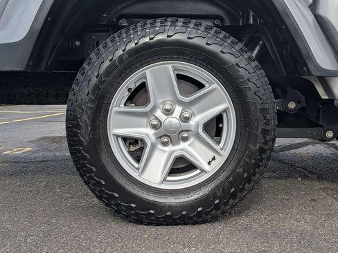 Used 2020 Jeep Gladiator Sport w/ Quick Order Package 24S AWD/4WD image 12