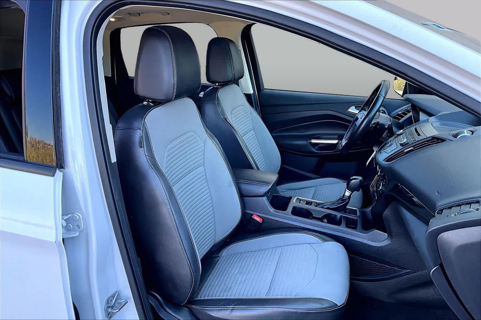 Used 2017 Ford Escape SE w/ SE Sport Appearance Package FWD image 8