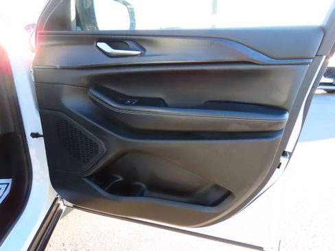 Used 2023 Jeep Grand Cherokee L Laredo image 10