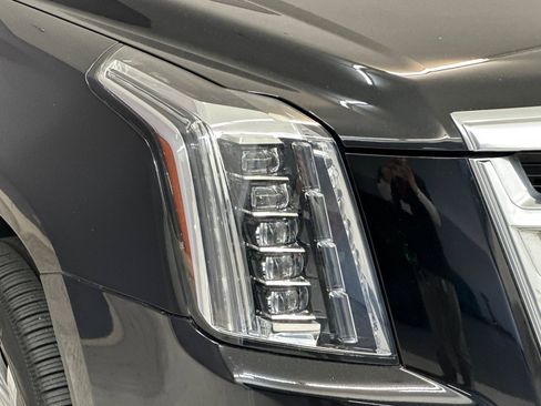 Used 2018 Cadillac Escalade Premium Luxury image 10