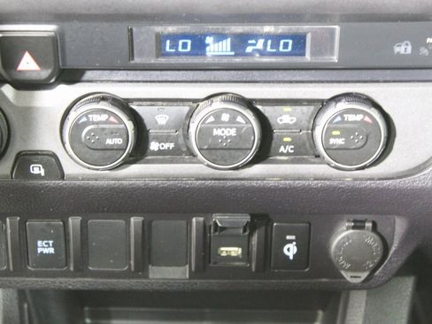 Used 2023 Toyota Tacoma TRD Off-Road image 14