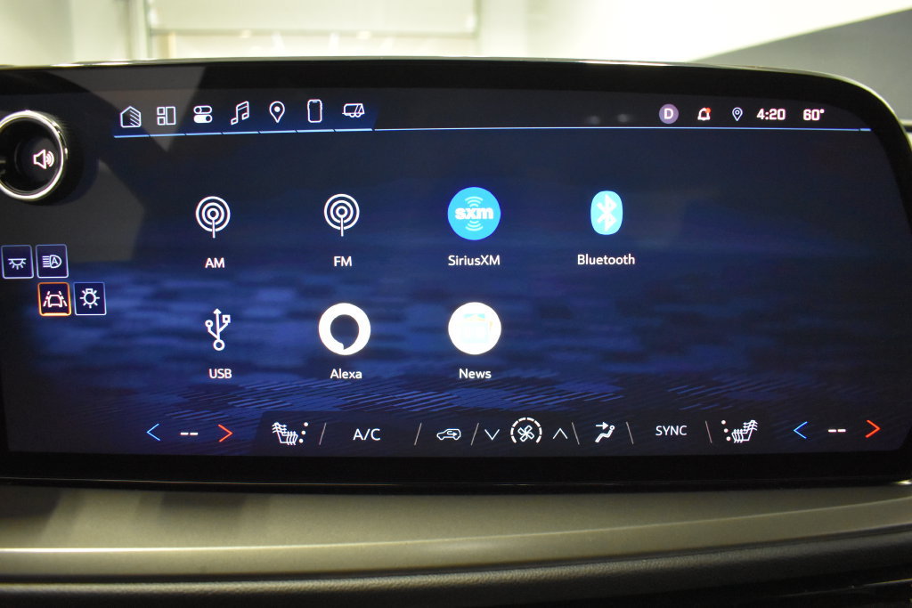 Used 2025 Chevrolet Traverse LT FWD image 25