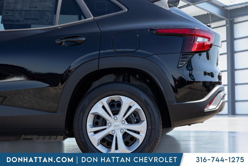 New 2026 Chevrolet Trax LS FWD image 32
