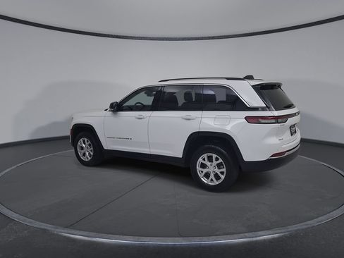 Certified 2023 Jeep Grand Cherokee Limited w/ Luxury Tech Group II AWD/4WD image 13