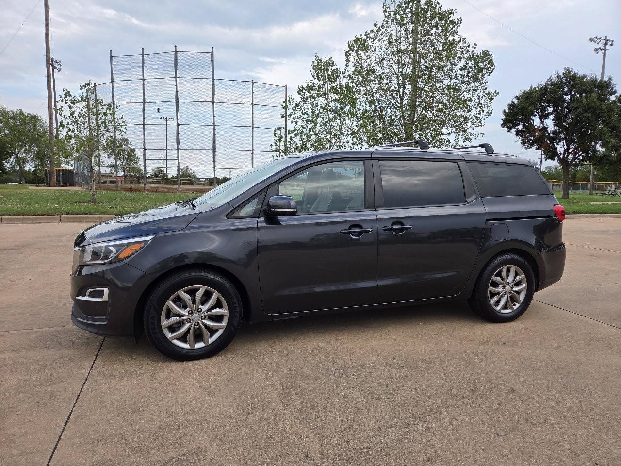 Used 2020 Kia Sedona EX FWD image 2