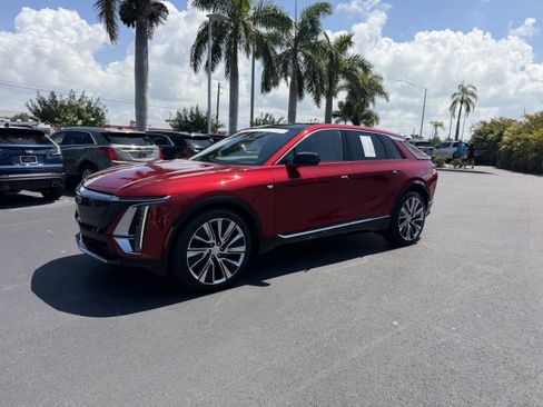 Certified 2025 Cadillac Lyriq Luxury w/ Nappa Leather Package RWD image 7