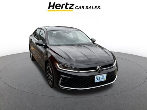 Used 2025 Volkswagen Jetta SE image 1