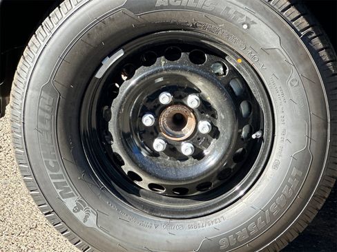 Used 2024 Mercedes-Benz Sprinter 2500 image 32