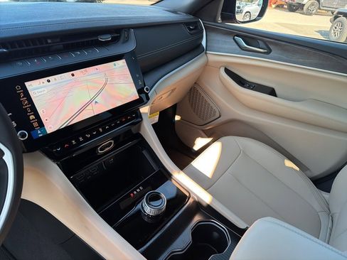 New 2026 Jeep Grand Cherokee Limited w/ Limited Altitude Package image 34