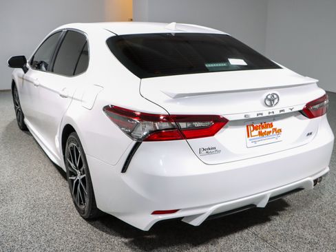 Used 2023 Toyota Camry SE FWD image 9
