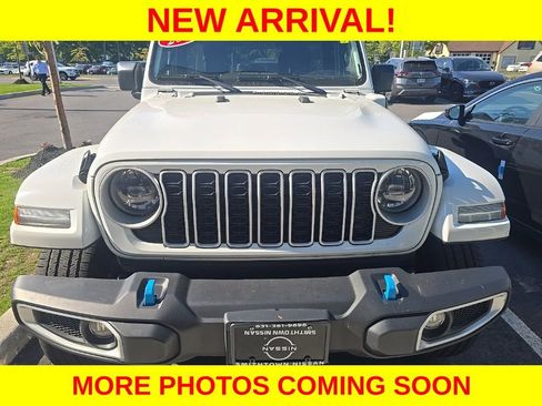 Used 2024 Jeep Wrangler Unlimited Sahara AWD/4WD image 2