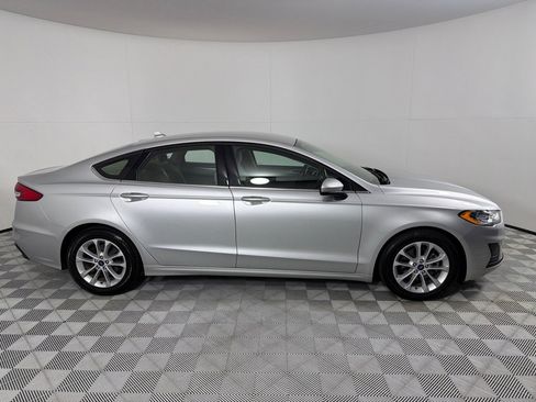 Used 2019 Ford Fusion SE FWD image 4