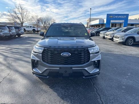 Used 2025 Ford Explorer ST-Line w/ Premium Package image 2