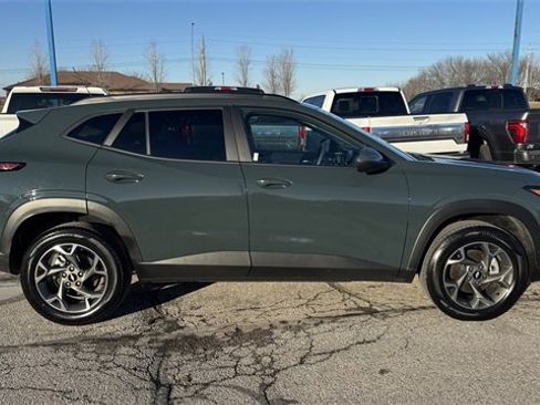 Used 2025 Chevrolet Trax LT image 9