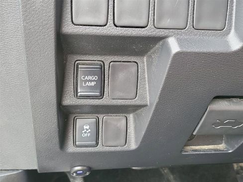 Used 2022 Nissan Frontier SV RWD image 10
