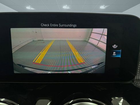 Used 2023 Mercedes-Benz GLB 250 image 32