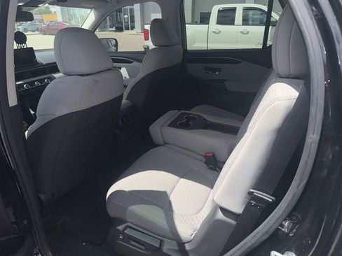 Used 2023 Honda Pilot LX image 6