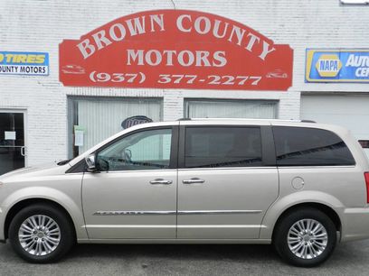Used 2014 Chrysler Town & Country Limited w/ Luxury Group