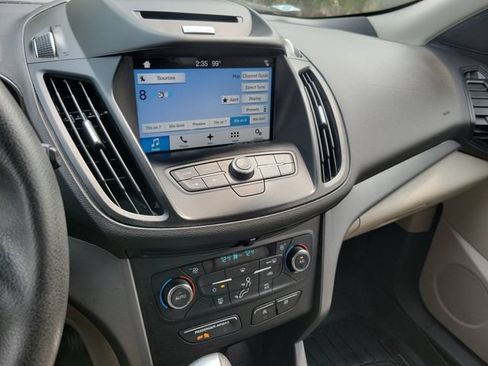 Used 2017 Ford Escape SE w/ Equipment Group 201A FWD image 24