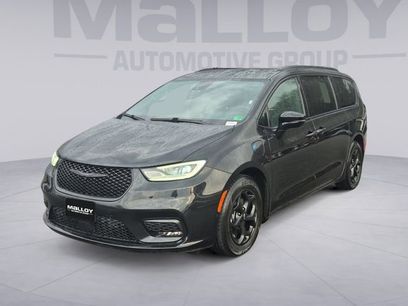 Used 2024 Chrysler Pacifica Premium