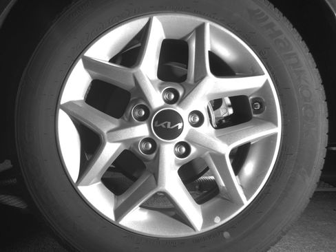 Used 2025 Kia Soul LX w/ LX Technology Package FWD image 14