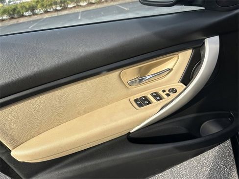 Used 2018 BMW 320i Sedan w/ Convenience Package image 16
