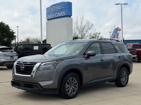 Used 2025 Nissan Pathfinder SV image 6