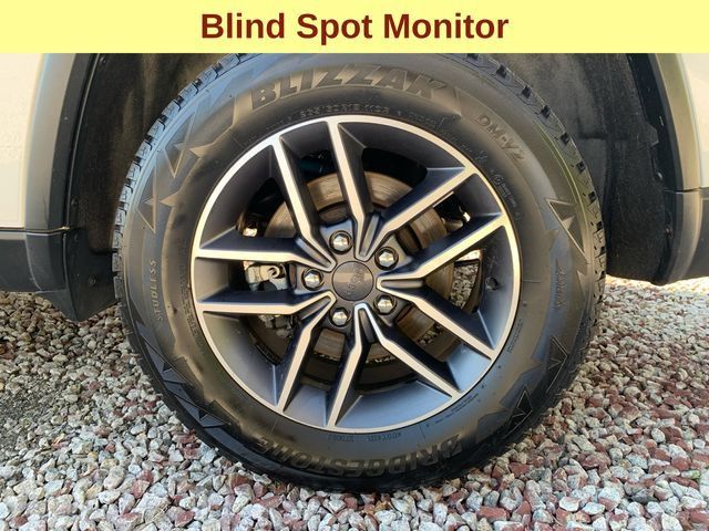 Used 2022 Jeep Grand Cherokee Limited AWD/4WD image 10