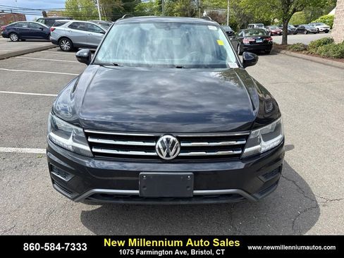 Used 2019 Volkswagen Tiguan SE w/ Panoramic Sunroof Package AWD/4WD image 2