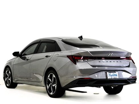 Used 2023 Hyundai Elantra SEL w/ Convenience Package FWD image 8
