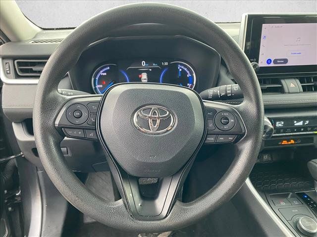 Used 2025 Toyota RAV4 XLE AWD/4WD image 10