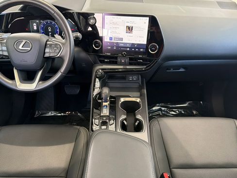 Used 2024 Lexus NX 250 FWD image 17