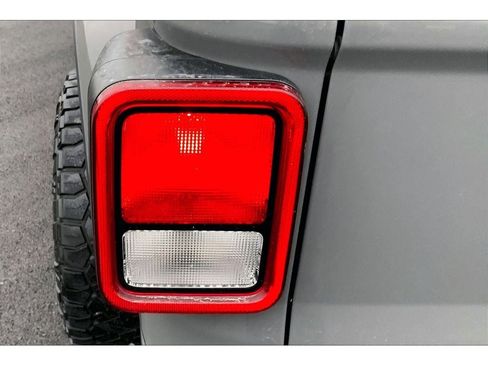 Used 2020 Jeep Gladiator Overland w/ Popular Equipment Package image 30