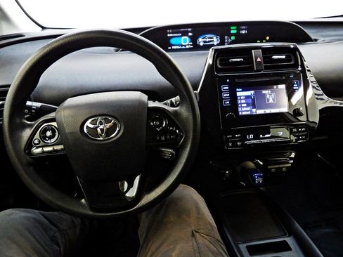 Used 2019 Toyota Prius LE FWD image 17