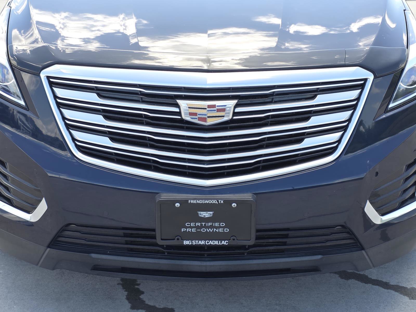 Used 2017 Cadillac XT5 Luxury w/ Driver Awareness Package FWD image 8